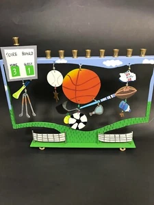 Tema deportivo para niños Hanukkah Menorah hecho a mano pintado a mano béisbol fútbol infantil - Imagen 1 de 4