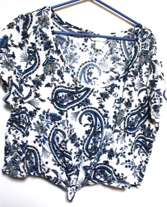 H&M Kurzarm-Crop-Top mit Blumen- und Paisleymuster und U-Ausschnitt Gr. XL - Bild 1 von 4