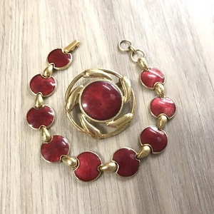 Juego de broche/colgante y pulsera vintage retro esmaltado rojo en tono dorado - Imagen 1 de 4