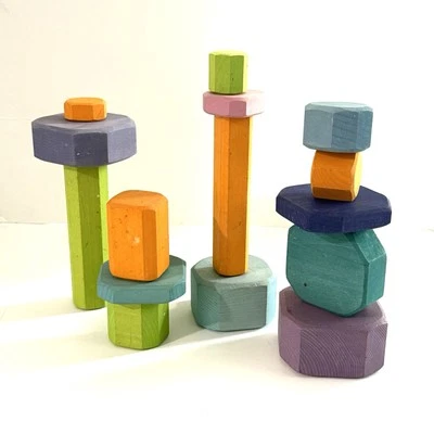 Juguete de madera Grimm’s rebanadas de árbol pastel apilable juguete Montessori seminuevo 15 piezas Foto 1 de 4