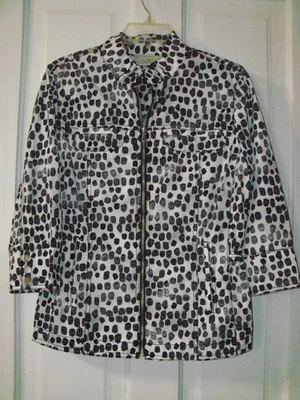 Zenergy 尺寸 1 M/L 黑白印花 3/4 袖拉链风衣夹克 — 第 1/4 张图片