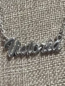 Collana con nome - Victoria Dainty Chain, prolunga 16” tono argento 3” �� - Foto 1 di 7