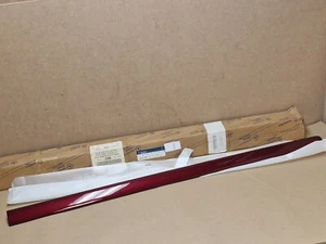 Genuino Mercedes W163 Clase ML Borde Puerta Frontal Derecha Moldeo Rojo A1636900262 - Imagen 1 de 13