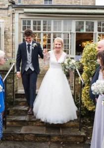 Gorgeous wedding dress - Picture 1 of 10