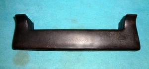 1970-74 DODGE CHALLENGER INTERIOR DOOR PANEL BLACK ARM REST PAD WITH SCREWS VGC - Picture 1 of 12