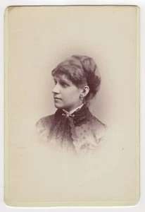PORTRAIT OF A PRETTY WOMAN : IDENTIFIED : MALDEN, MASSACHUSETTS : CABINET CARD - Picture 1 of 3