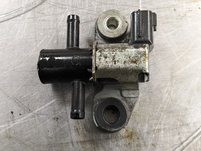 Válvula de purga EVAP de 2008 Nissan Rogue 2,5 Foto 1 de 4