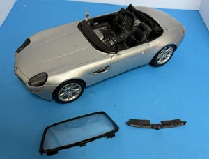 Kyosho James Bond 007 BMW Z8 Spider "The World is Not Enough" 1:12 Diecast Auto - Bild 1 von 6