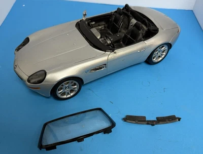 Kyosho JAMES BOND 007 BMW Z8 Spider "The World is Not Enough" 1:12 Diecast Car - Image 1 of 4