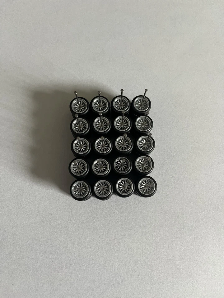 Lote de 10 llantas llantas Real Riders neumáticos escala 1/64 para Hot Wheels Foto 1 de 2