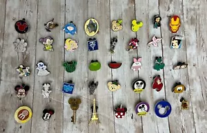 Lote de 40 pines mixtos de Walt Disney alfileres coleccionables para parques de Disney - Imagen 1 de 5