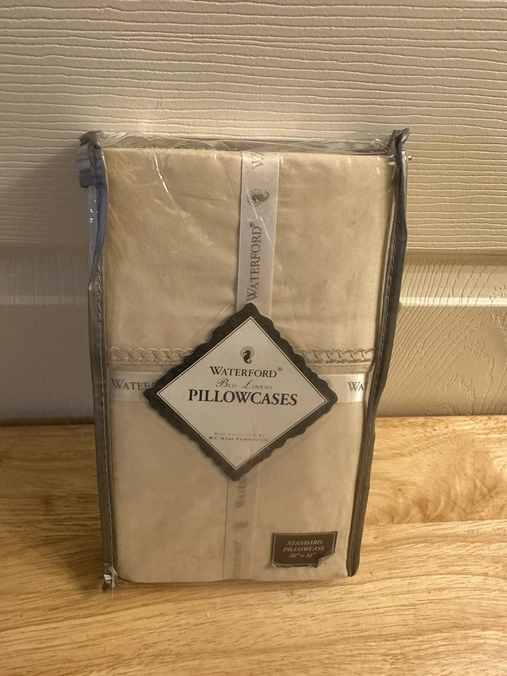 Fundas de almohada estándar Waterford Linens Conlan Taupe 330TC nuevas en paquete Foto 1 de 4