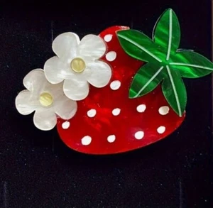 Acrylic strawberry brooch - Picture 1 of 2