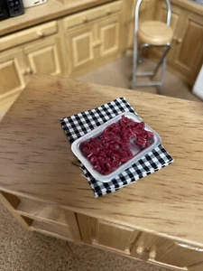 1/12th Dolls House Miniature Raw Minced Meat on Metal Tray NEW Butchery Deli - Picture 1 of 2