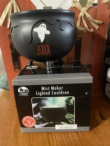 Halloween ~ BOO~ LED Cauldron Mist Maker Lights Up Color Change Fogger NEW - Picture 1 of 15