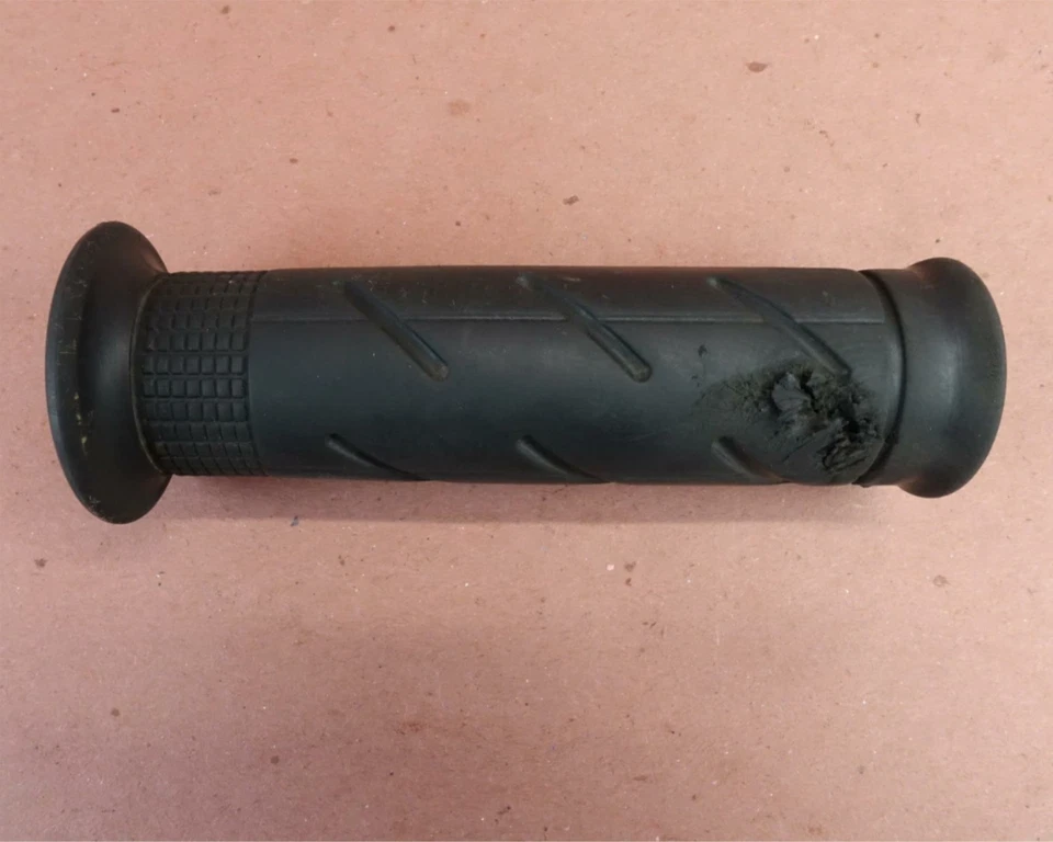 Empuñadura de manillar con clip izquierdo Honda CBR 600 CBR600 CBR600RRR 2005-2006 Foto 1 de 4