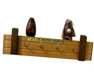 Quirky 60's-70's Vintage Wooden Wall Mount Ma & Pa 4 Hook KEY HOLDER Taiwan ROC - Picture 1 of 9