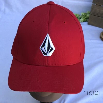 Hat Genuine Flex Fix Volcom Diamond Embroidered 7010 63 Poly/34 Cotton/3 Spandex - Image 1 of 4