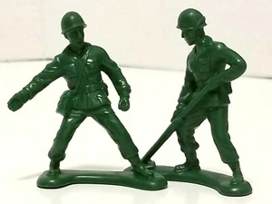 2 Toy Story Burger King Army Men Figures 1995 Green - Picture 1 of 9