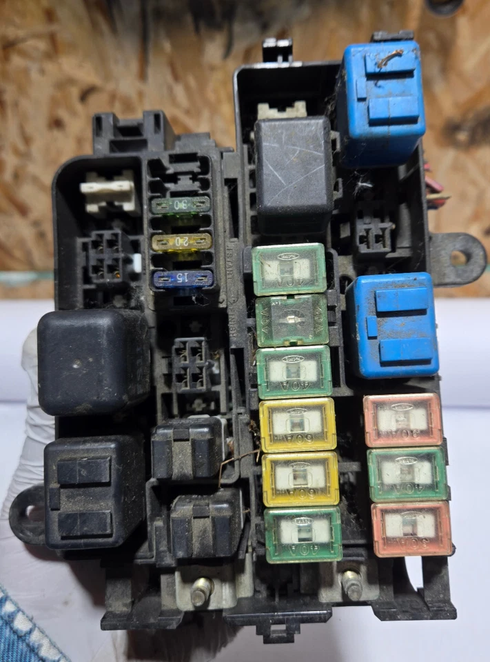 93-97 FORD PROBE II GT GTS 2.5L V6 KLDE ENGINE BAY FUSE BOX UNDER HOOD RELAY OEM - Image 1 of 4