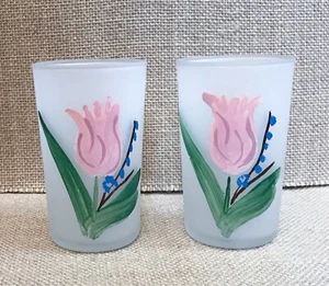 Juego de vidrio de jugo esmerilado de tulipán pintado a mano de colección MCM Cottage Abuela Core - Imagen 1 de 5