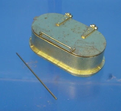 F/G SCALE  1:20.3 BRASS STEAM LOCOMOTIVE TENDER WATER HATCH WITH WORKING LID - Image 1 of 3