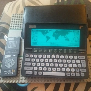 Psion Series 3mx PDA 2MB RAM ~ VERY GOOD WORKING/COSMETIC CONDITION+2 SSD CARDS - Zdjęcie 1 z 21