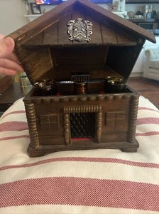 RARE VINTAGE HIDDEN COMPARTMENT Cabin House AMBER DECANTER 4 SHOT GLASSES Frat - Picture 1 of 6