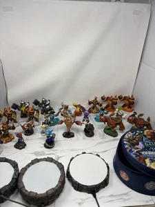 Huge Lot Of Skylanders Giants Figures w/ 3Portals And Carrying Case - Picture 1 of 24