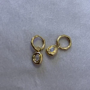 MOLTEN GEMSTONE DOUGHNUT CHARM MINI HOOP EARRINGS - Picture 1 of 3