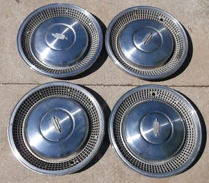 VINTAGE SET 15" ID OLDSMOBILE CLASSIC WHEEL COVERS, 1970s HUBCAPS - Imagen 1 de 12