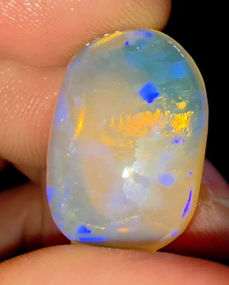 10.53CT NATURAL SOLID CRYSTAL OPAL Oval  Strong Lightning Purple Yellow Flashes - Image 1 of 4