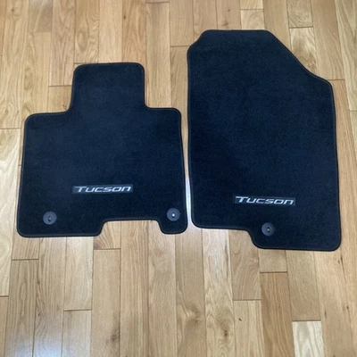 NUEVO JUEGO DE 2 ALFOMBRILLAS ALFOMBRILLAS HYUNDAI TUCSON CWF14 AC020/220 AC010/110 ALFOMBRILLAS NEGRAS Foto 1 de 4