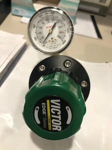Regolatore di ossigeno serie Victor Edge linea ESL4 EDGE 125PSI 250CGA - Foto 1 di 2