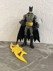 Batman Action Figure con arma Power Attack Battle Gauntlet 2011 Mattel - Imagen 1 de 4