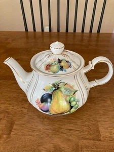 Vintage SADLER 3749 Tea Pot Made In England Fruits Gold Trim w/ Lid - Picture 1 of 8