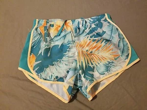 Girls Nike Shorts M Medium Green Athletic Gym Workout - Picture 1 of 4