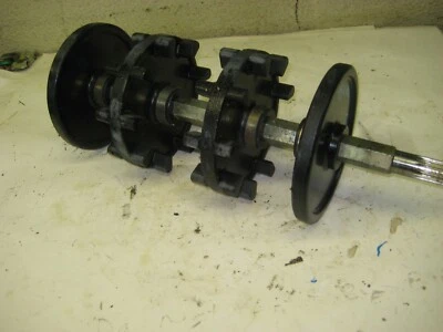 1998 Yamaha VMAX SX 600 Snowmobile Front Axle/Track Drivers Foto 1 de 4