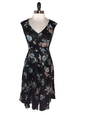 NOVO TORRID Plus Size 10 10W Vestido Linha A Preto Azul Rosa Floral Manga Cap - Imagem 1 de 4