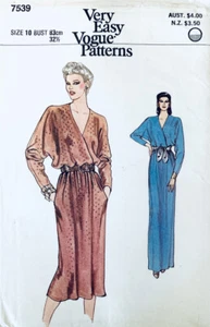 Vintage Vogue 1970s Pattern 7539 Misses RETRO Loose-fitting Dress Size 10 UNCUT - Picture 1 of 3