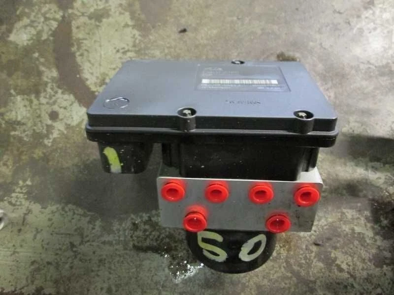 2005 2011 Nissan Xterra ABS Anti Lock Brake Pump Assembly OEM - Image 1 of 1