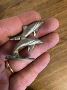 Vintage Sammlerstück Miniatur feines Zinn Maritim Figuren Delfine - Bild 1 von 3
