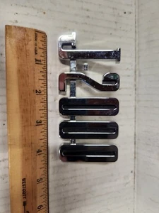 Jeep Gladiator Años 60 J2000 Emblema 968682 Kaiser Insignia Cromo Antiguo De Colección  - Imagen 1 de 6