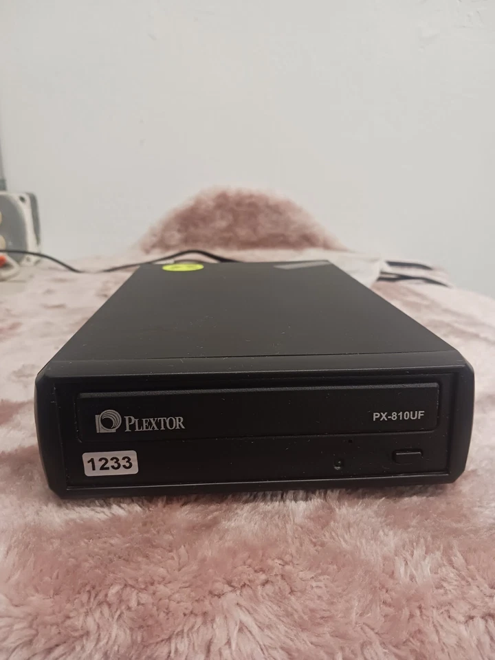 For parts! PLEXTOR PX-810UF DVD/CD Rewritable Drive - Image 1 of 4