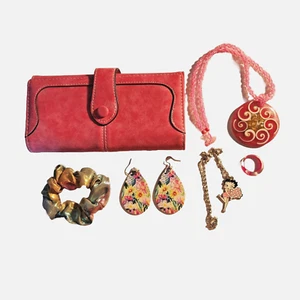 It's all about Pink -6 Lot - Wallet  Necklaces Acrylic Ring Scrunchie Earrings - Picture 1 of 7