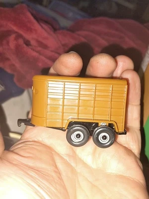 ERTL 1/64 BROWN HORSE COW LIVESTOCK TRAILER FARM TOY, pre-owned, nice condition  - Image 1 of 4