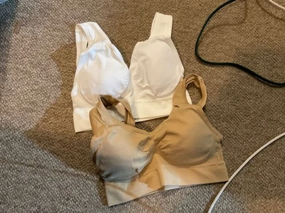 2 sujetadores NUEVOS. blanco tostado.  .. talla pequeña Foto 1 de 4
