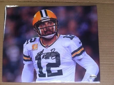 Foto firmada a color de Aaron Rodgers 8x10 con certificado de autenticidad (la foto es un poco granulada) Foto 1 de 2