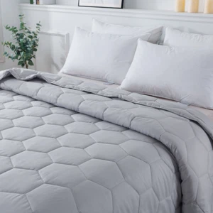 Soft Microfiber Down Alternative Blanket, Honeycomb Pattern, 100% Polyester New - Picture 1 of 3