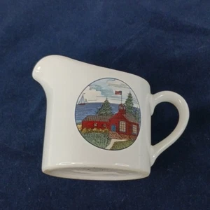 Epoch Exclusives 8 oz. Creamer E203 Pioneer Bay School House & Mill Cerámica Usado en Excelente Condición - Imagen 1 de 12